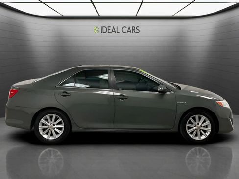 Used 2012 Toyota Camry XLE w/ Leather Pkg FWD image 4