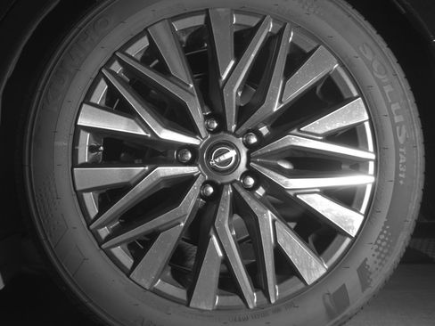 Used 2025 Nissan Altima 2.5 SV FWD image 14