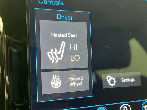 Used 2019 Chrysler Pacifica Touring-L FWD image 22