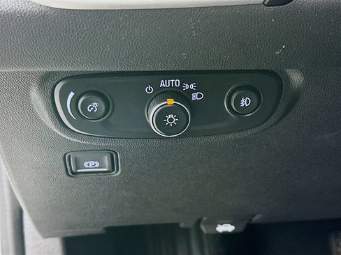 Used 2024 GMC Terrain SLT FWD image 16