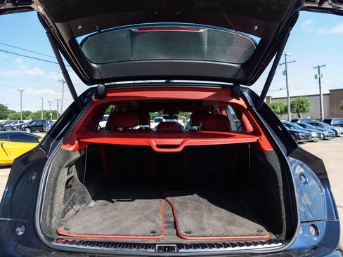 Used 2021 Bentley Bentayga AWD/4WD image 72