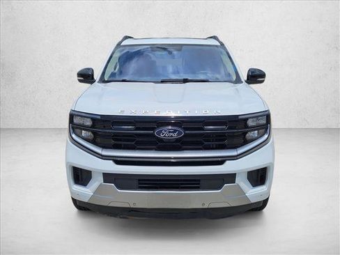 Used 2025 Ford Expedition Platinum AWD/4WD image 2