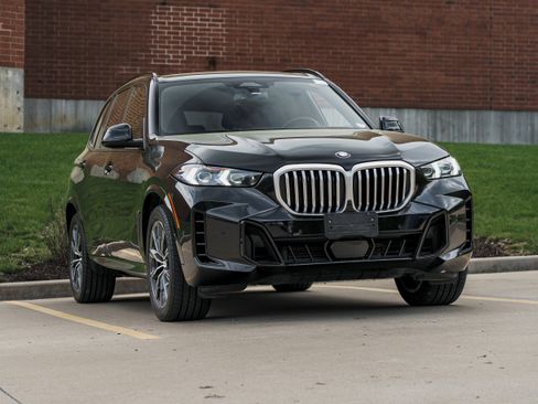 Used 2025 BMW X5 xDrive40i AWD/4WD image 1