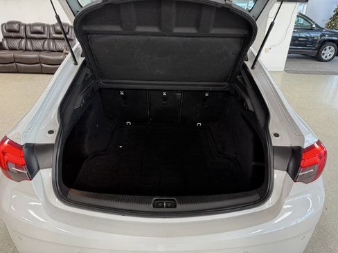 Used 2019 Buick Regal Avenir w/ Driver Confidence Package II image 29