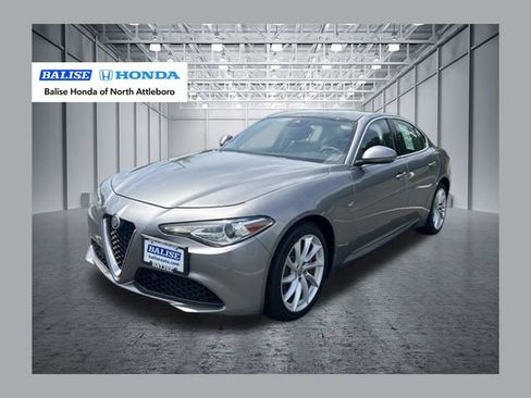 Used 2018 Alfa Romeo Giulia AWD image 1