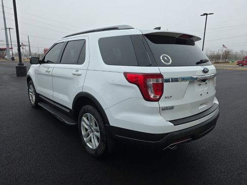 Used 2018 Ford Explorer XLT image 5