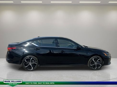 Used 2025 Nissan Altima 2.5 SR FWD image 2