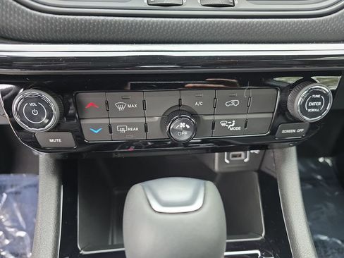 New 2026 Jeep Compass Latitude image 21