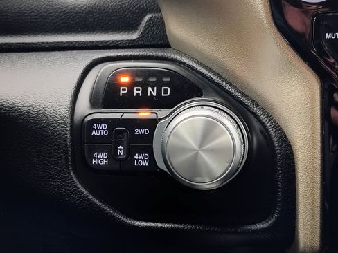 Used 2019 RAM 1500 Laramie image 39