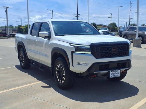 Used 2023 Nissan Frontier PRO-4X w/ Tow Package AWD/4WD image 7