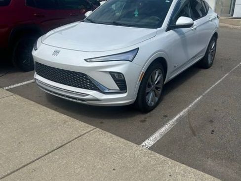 Used 2024 Buick Envista Avenir image 1