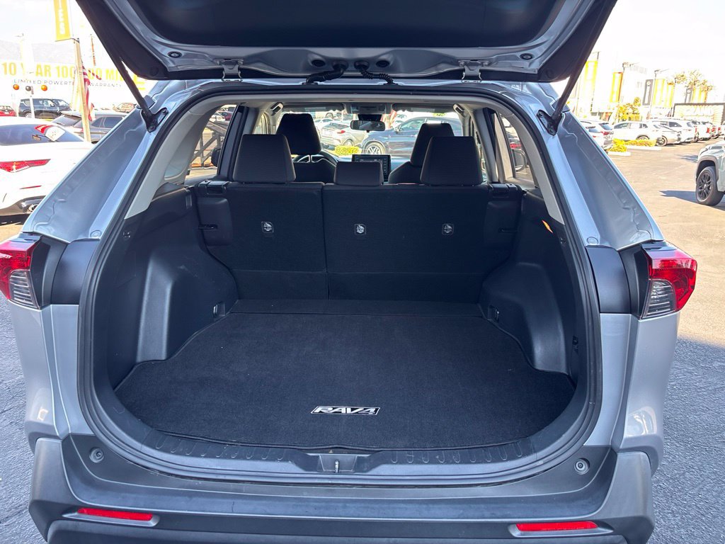 Used 2019 Toyota RAV4 LE w/ Carpet Mat Package FWD image 10