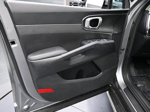 Used 2022 Kia Sorento EX w/ Panoramic Sunroof Package image 16