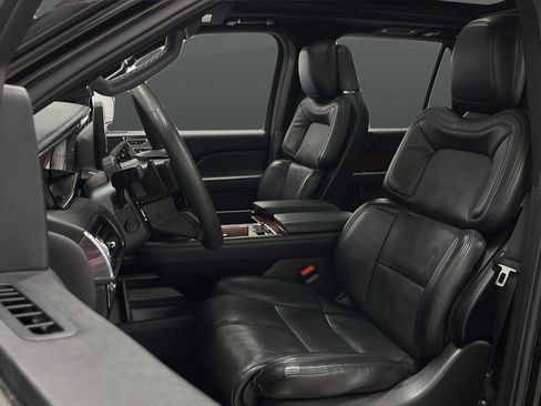 Used 2024 Lincoln Navigator Reserve AWD/4WD image 9