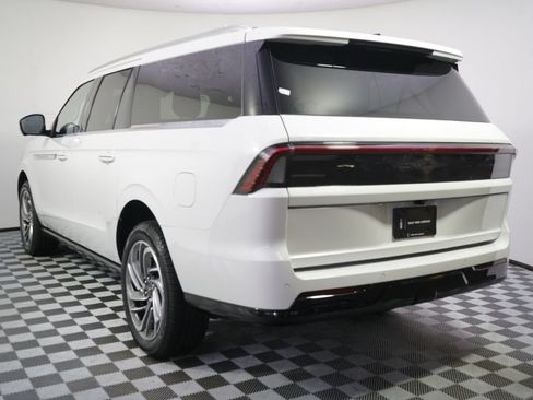 New 2026 Lincoln Navigator L Reserve AWD/4WD image 4