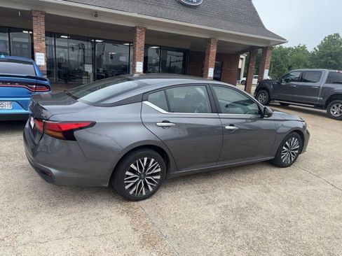Used 2024 Nissan Altima 2.5 SV FWD image 4