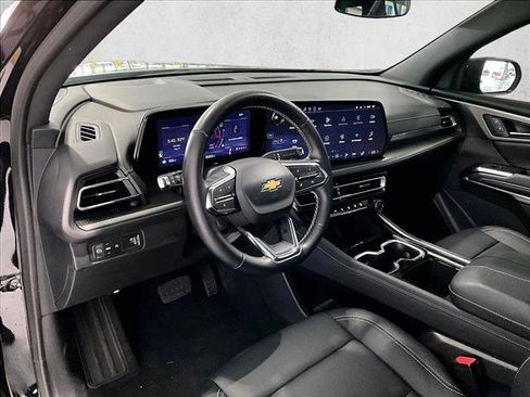 Used 2025 Chevrolet Traverse LT w/ Driver Confidence Package FWD image 14