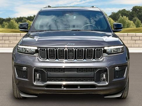 Used 2022 Jeep Grand Cherokee L Overland w/ Luxury Tech Group IV AWD/4WD image 3