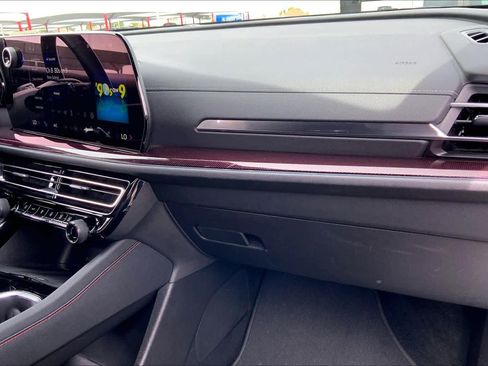 Used 2025 Chevrolet Traverse Z71 AWD/4WD image 19