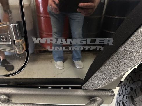 Used 2015 Jeep Wrangler Unlimited Sahara AWD/4WD image 18