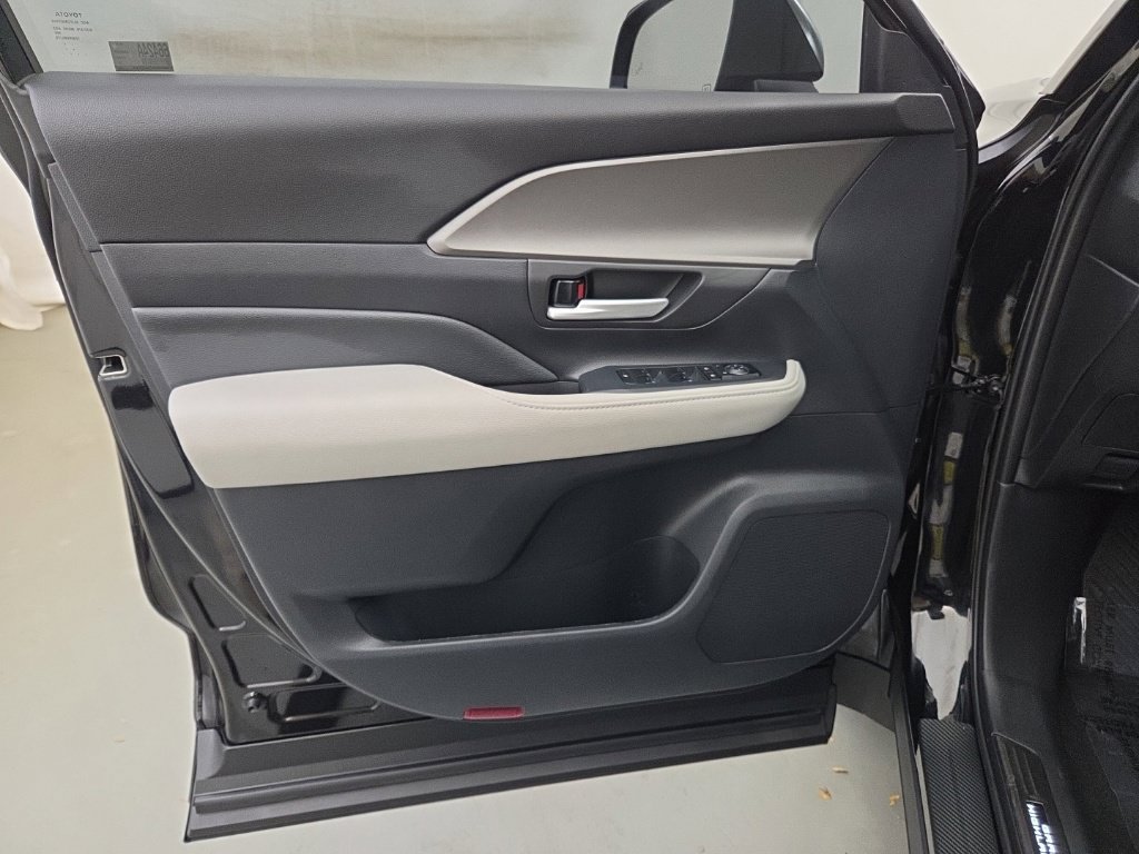 Used 2026 Toyota Grand Highlander AWD Hybrid image 27
