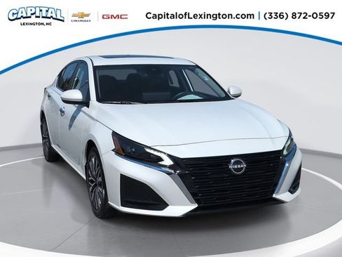 Used 2023 Nissan Altima 2.5 SV w/ SV Premium Package FWD image 1