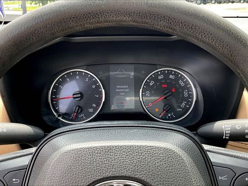 Used 2019 Toyota RAV4 LE FWD image 17