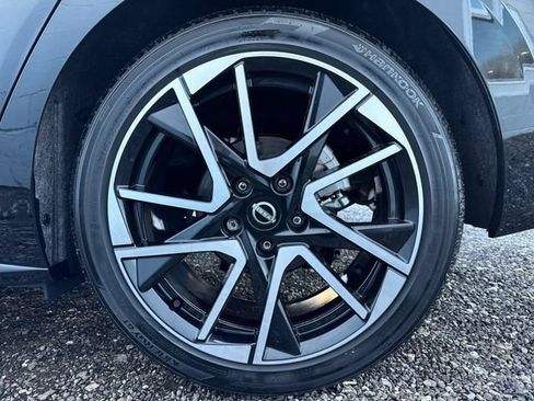 Used 2025 Nissan Sentra SR w/ SR Premium Package FWD image 28
