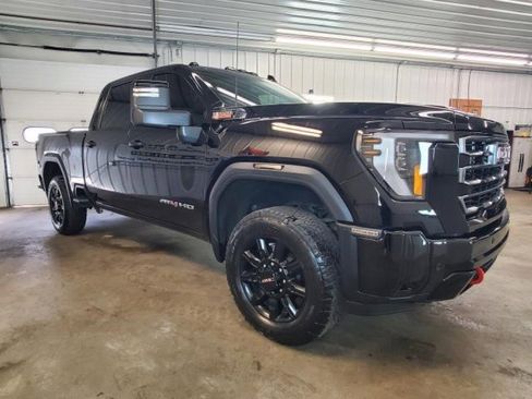 Used 2025 GMC Sierra 2500 AT4 image 2