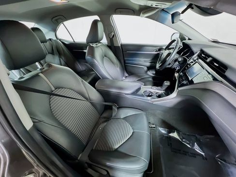 Used 2019 Toyota Camry SE FWD image 24