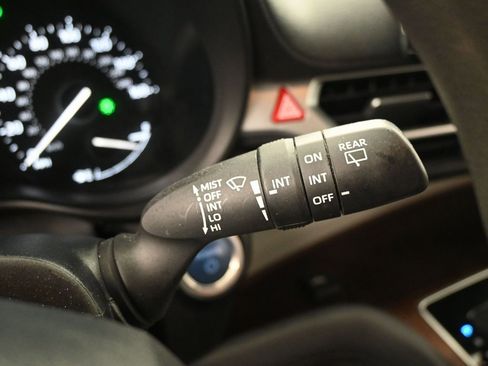 Used 2024 Toyota Sienna LE image 16