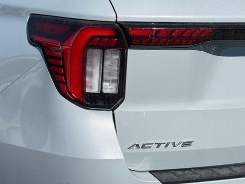 New 2026 Ford Explorer Active w/ Active Comfort Package image 9