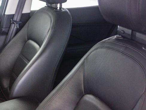 Used 2020 Jaguar E-PACE SE image 23