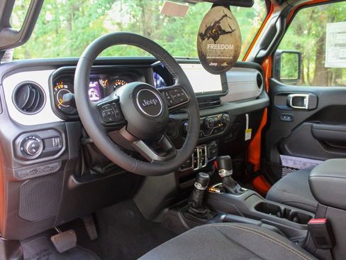 New 2025 Jeep Gladiator Sport image 15