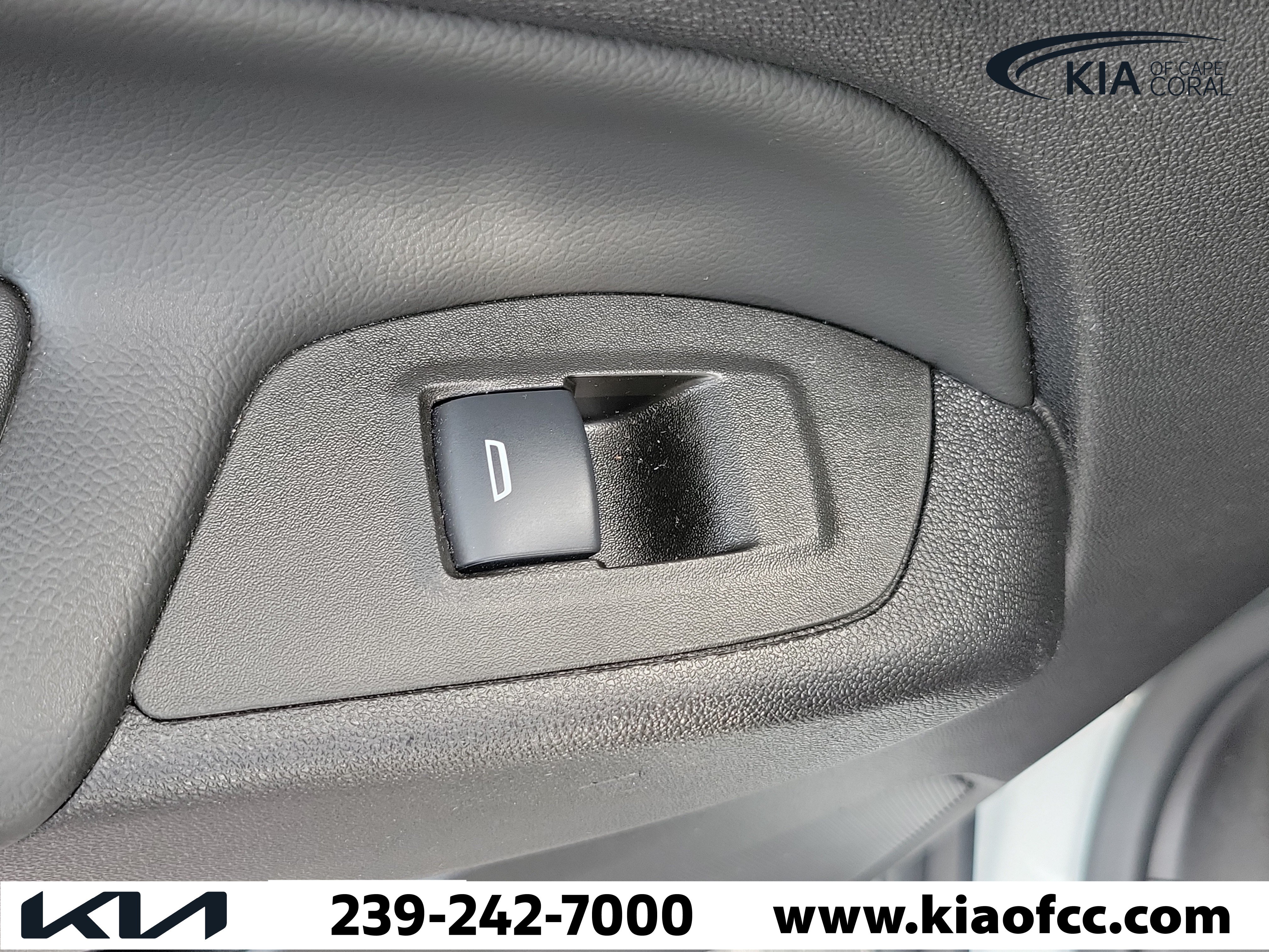 Used 2024 Chevrolet Equinox LT FWD image 16
