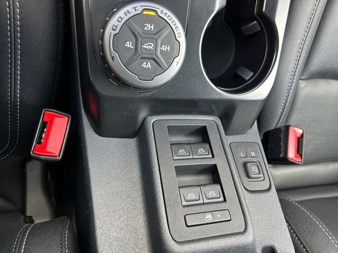 Used 2025 Ford Bronco Badlands AWD/4WD image 35