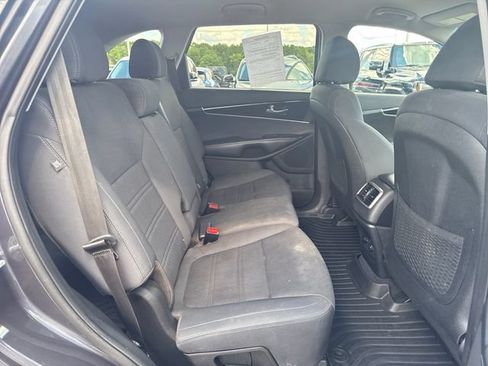 Used 2019 Kia Sorento FWD image 26