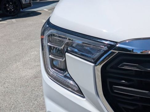 Used 2024 GMC Terrain SLE AWD/4WD image 10