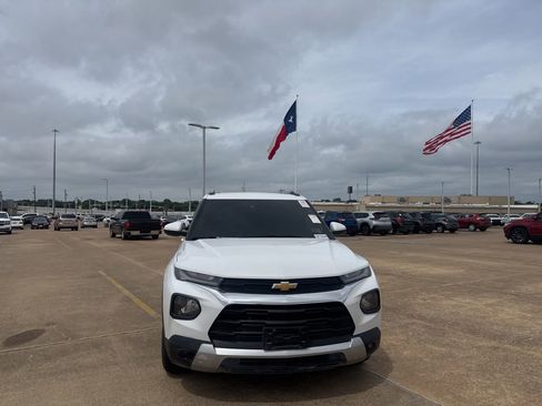 Used 2021 Chevrolet TrailBlazer LT w/ Convenience Package FWD image 4