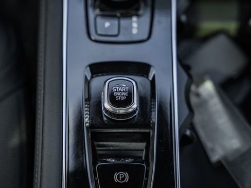 Used 2025 Volvo XC90 B6 Plus image 27