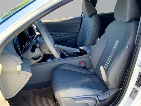 Used 2022 Hyundai Elantra SEL w/ Cargo Package FWD image 7