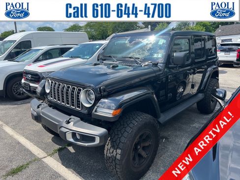 Used 2025 Jeep Wrangler Unlimited Sahara AWD/4WD image 1