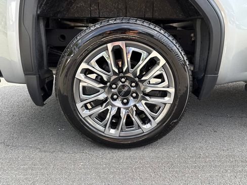 Used 2024 GMC Sierra 1500 Denali Ultimate AWD/4WD image 9