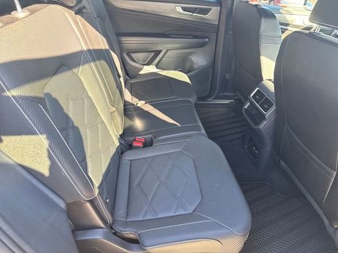 Certified 2025 Volkswagen Atlas Cross Sport SE image 32