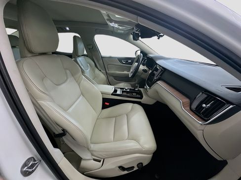 Used 2022 Volvo S60 T8 R-Design Expression w/ Premium Package image 33