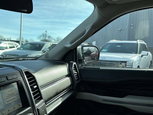 Used 2018 Ford Expedition Platinum image 23