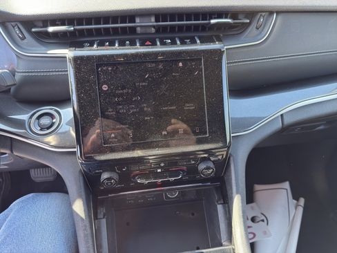 Used 2023 Jeep Grand Cherokee Altitude image 21