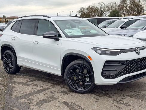 New 2026 Volkswagen Tiguan SE R-Line image 3