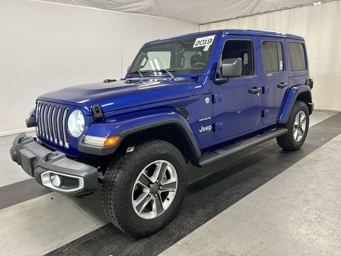 Used 2019 Jeep Wrangler Unlimited Sahara AWD/4WD image 5
