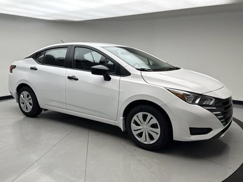 Used 2024 Nissan Versa S FWD image 7